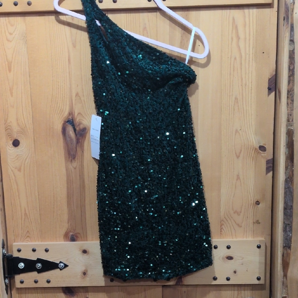Elegant Green Sequin One-Shoulder Homecoming Dress